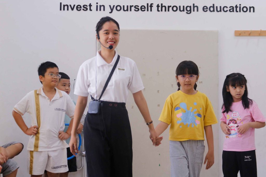 ELAS không có tiếng Anh giao tiếp cho người đi làm